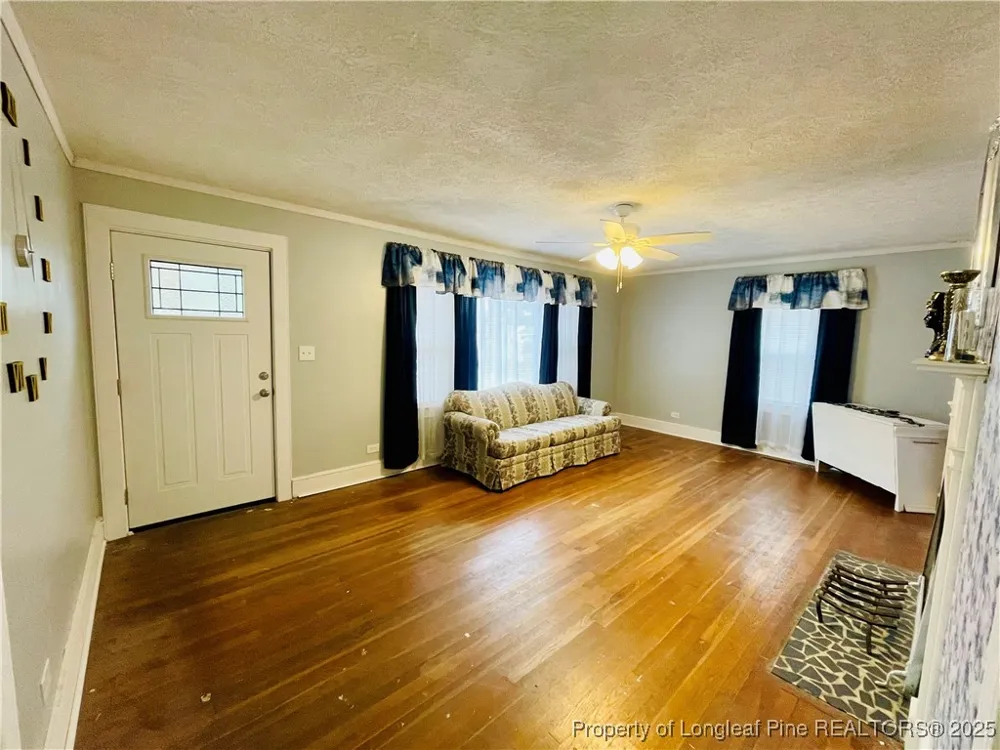 405 S Austin Street S Maxton, NC 28364