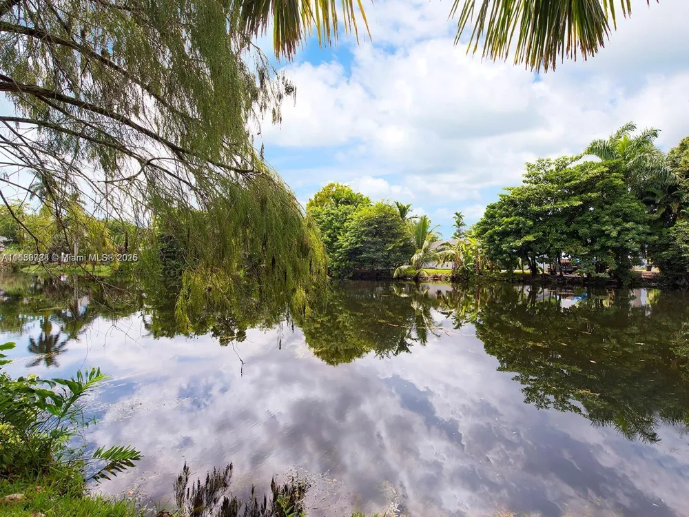 11140 Griffing Blvd Biscayne Park, FL 33161