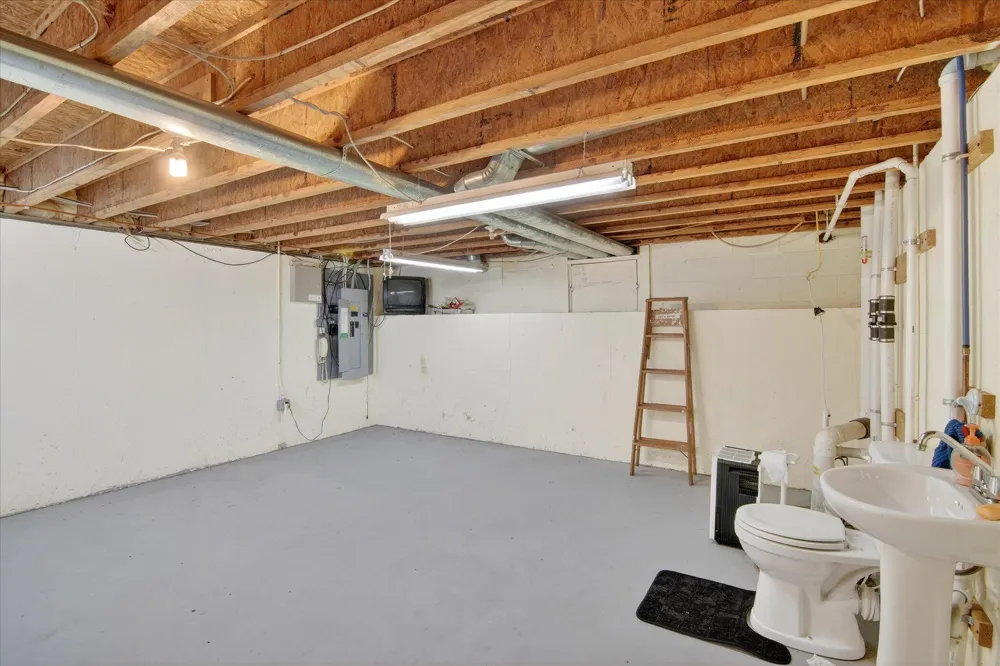 289 Lyon Lake Road Fredonia Township, MI 49068