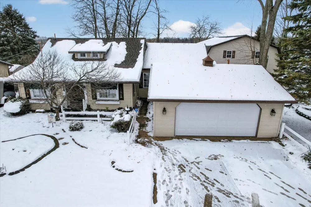 289 Lyon Lake Road Fredonia Township, MI 49068