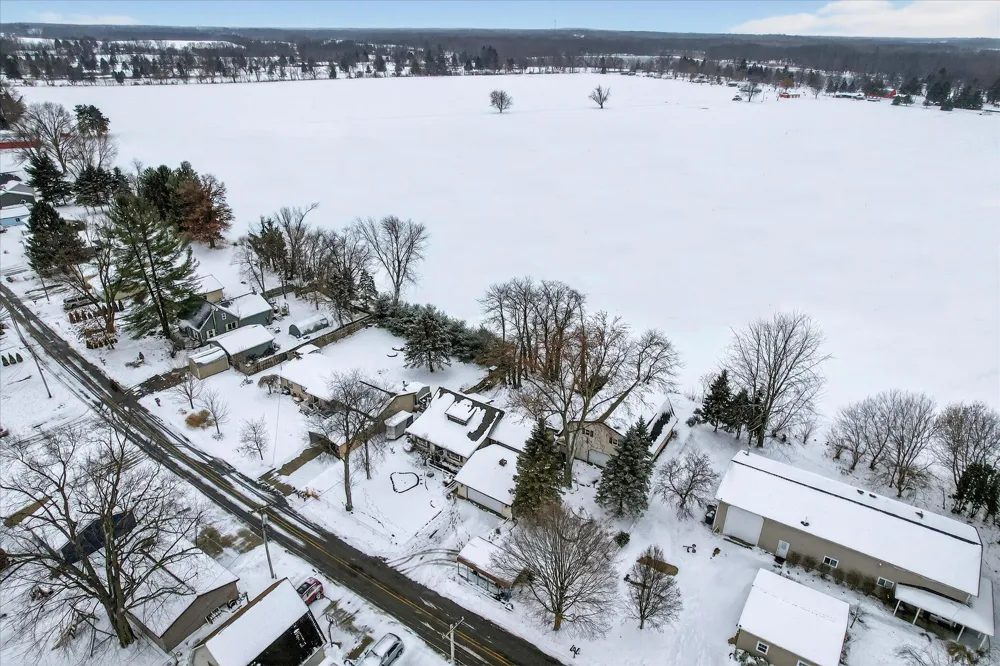 289 Lyon Lake Road Fredonia Township, MI 49068
