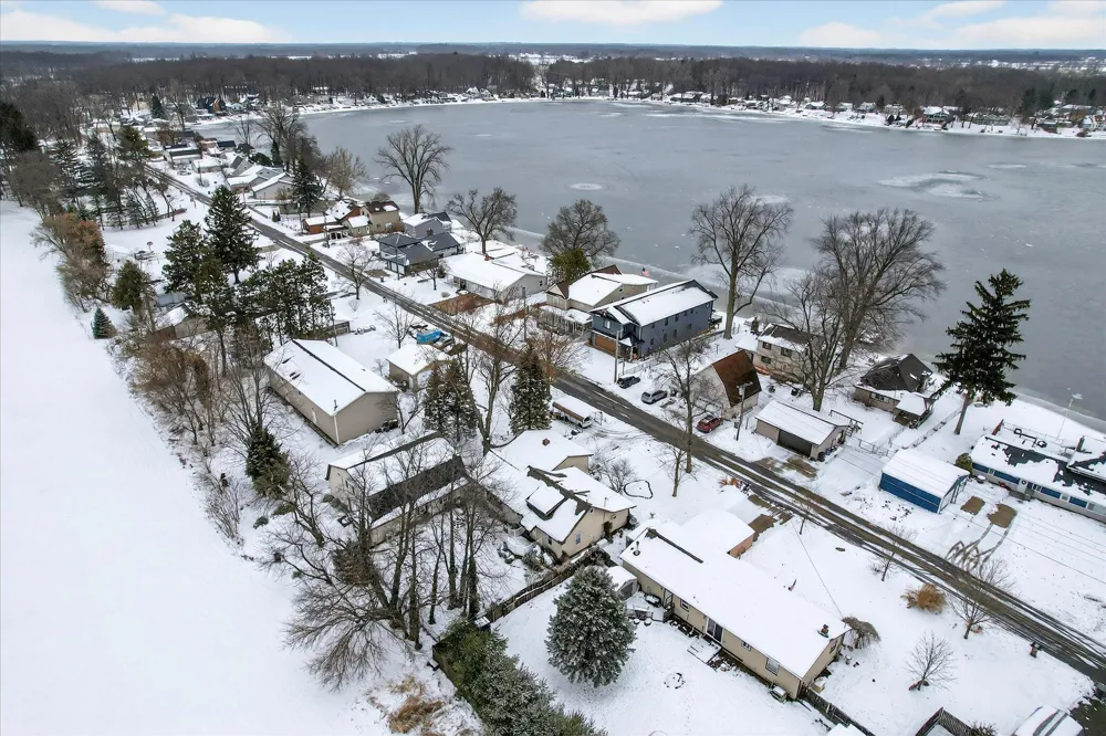 289 Lyon Lake Road Fredonia Township, MI 49068