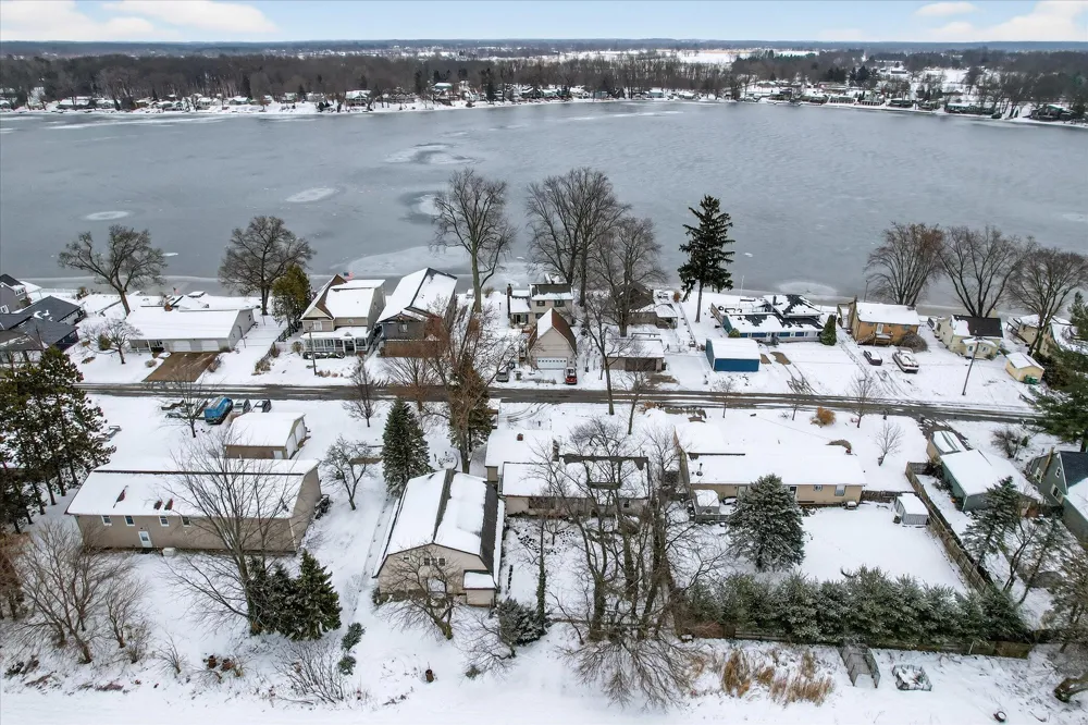 289 Lyon Lake Road Fredonia Township, MI 49068