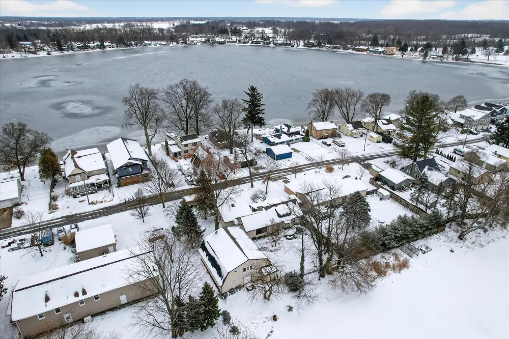 289 Lyon Lake Road Fredonia Township, MI 49068