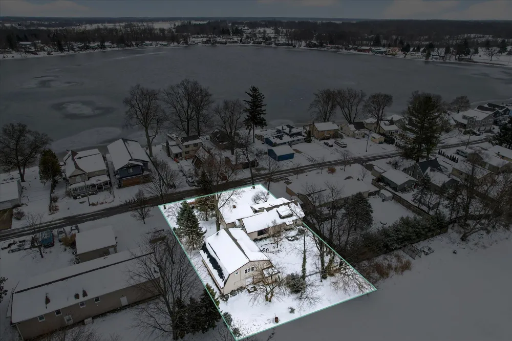 289 Lyon Lake Road Fredonia Township, MI 49068