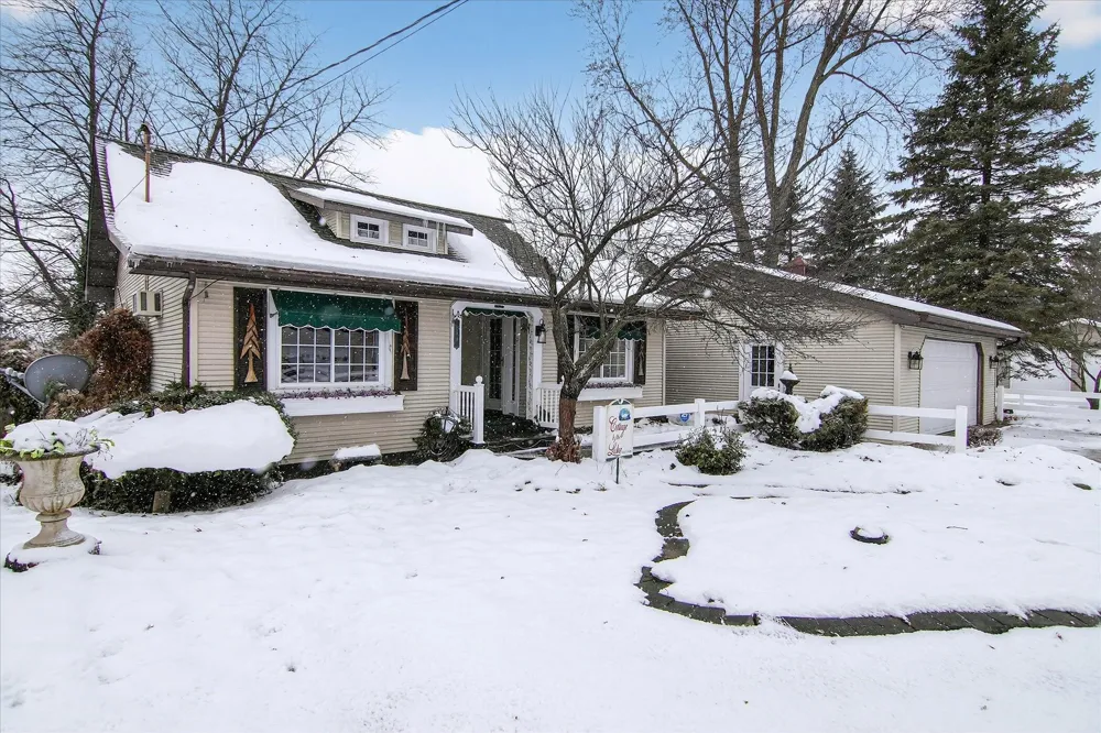 289 Lyon Lake Road Fredonia Township, MI 49068