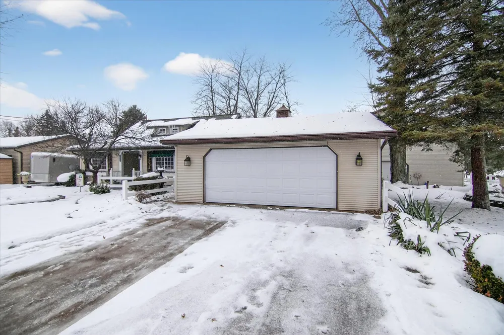 289 Lyon Lake Road Fredonia Township, MI 49068
