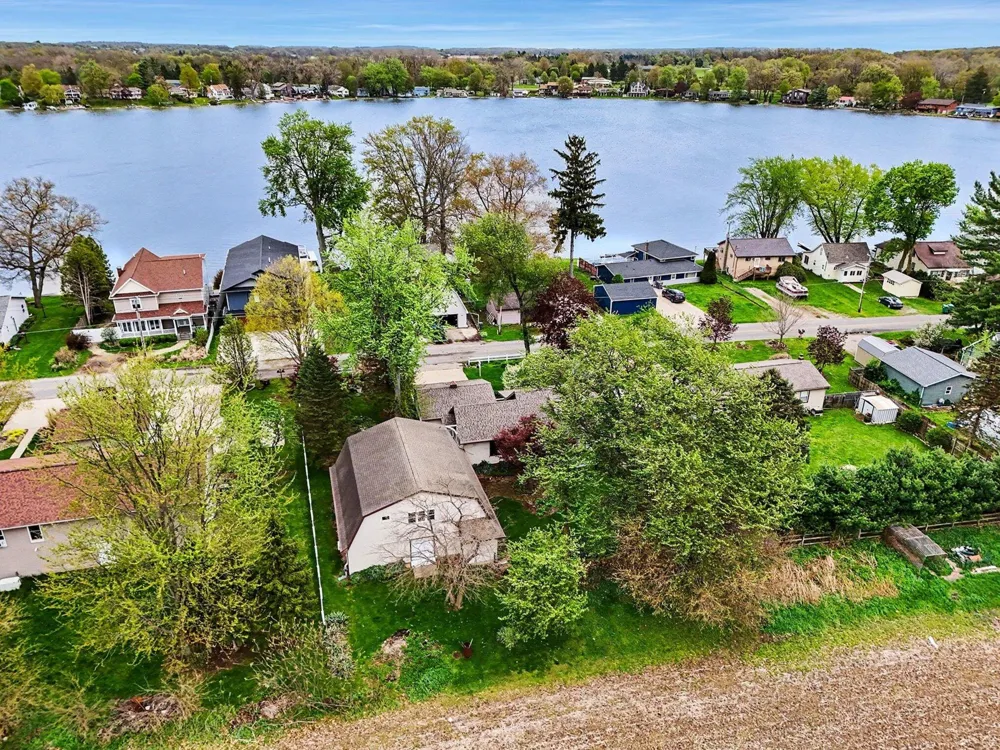 289 Lyon Lake Road Fredonia Township, MI 49068