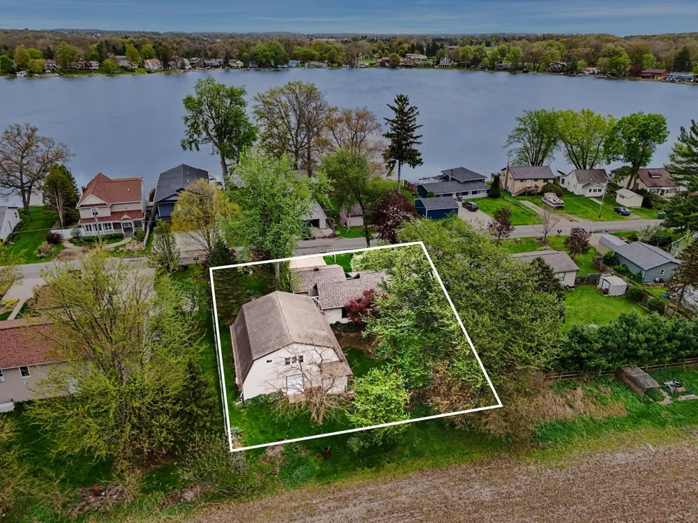 289 Lyon Lake Road Fredonia Township, MI 49068