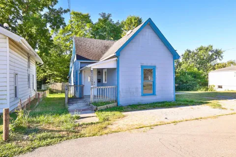 21 S Buckles Avenue