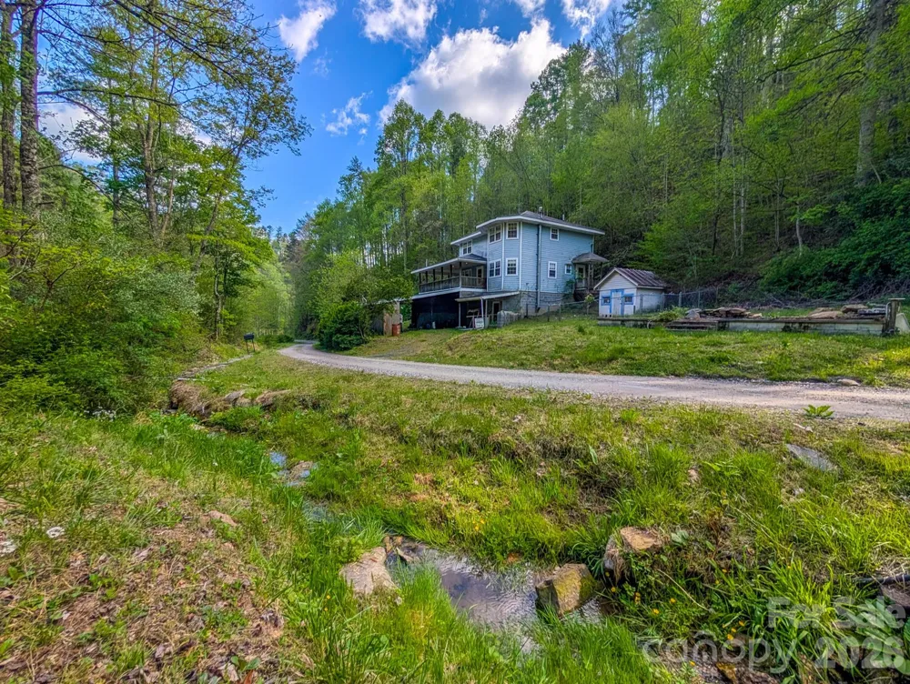 77 Griffith Branch Road Green Mountain, NC 28740