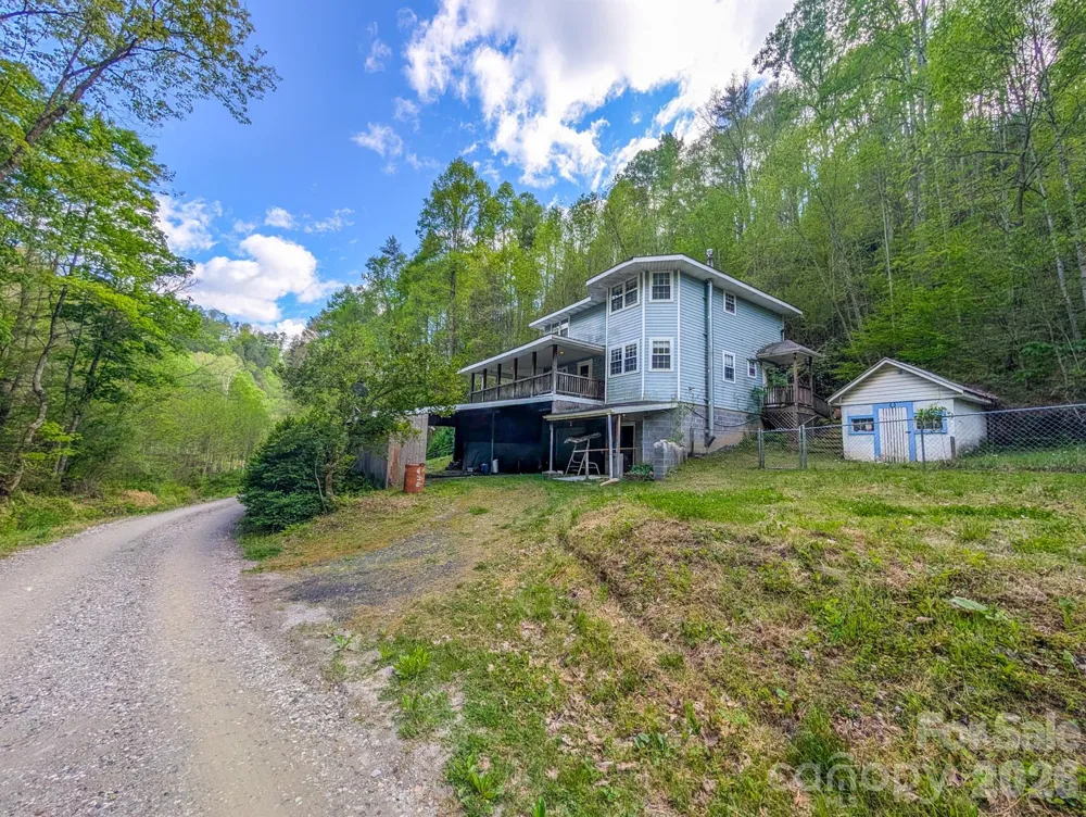 77 Griffith Branch Road Green Mountain, NC 28740
