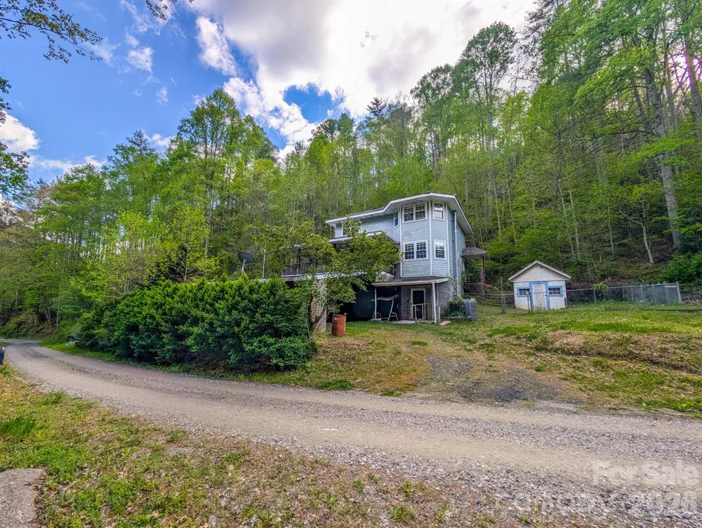 77 Griffith Branch Road Green Mountain, NC 28740