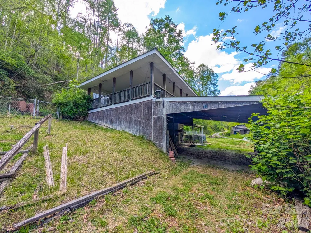 77 Griffith Branch Road Green Mountain, NC 28740