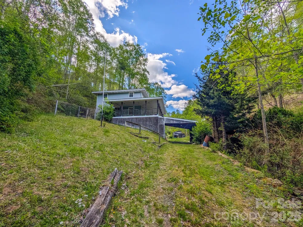 77 Griffith Branch Road Green Mountain, NC 28740