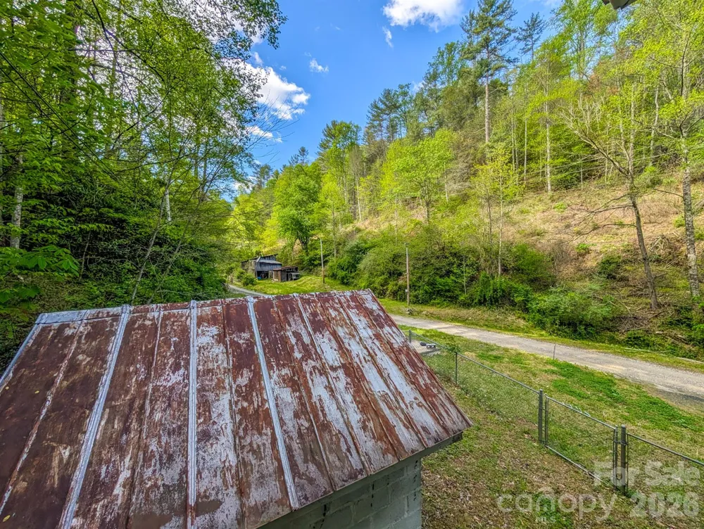 77 Griffith Branch Road Green Mountain, NC 28740