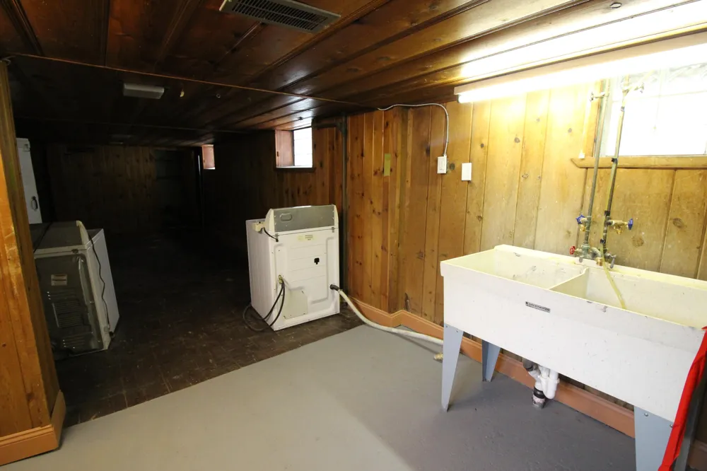 1028 Mollno Street Wyandotte City, MI 48192