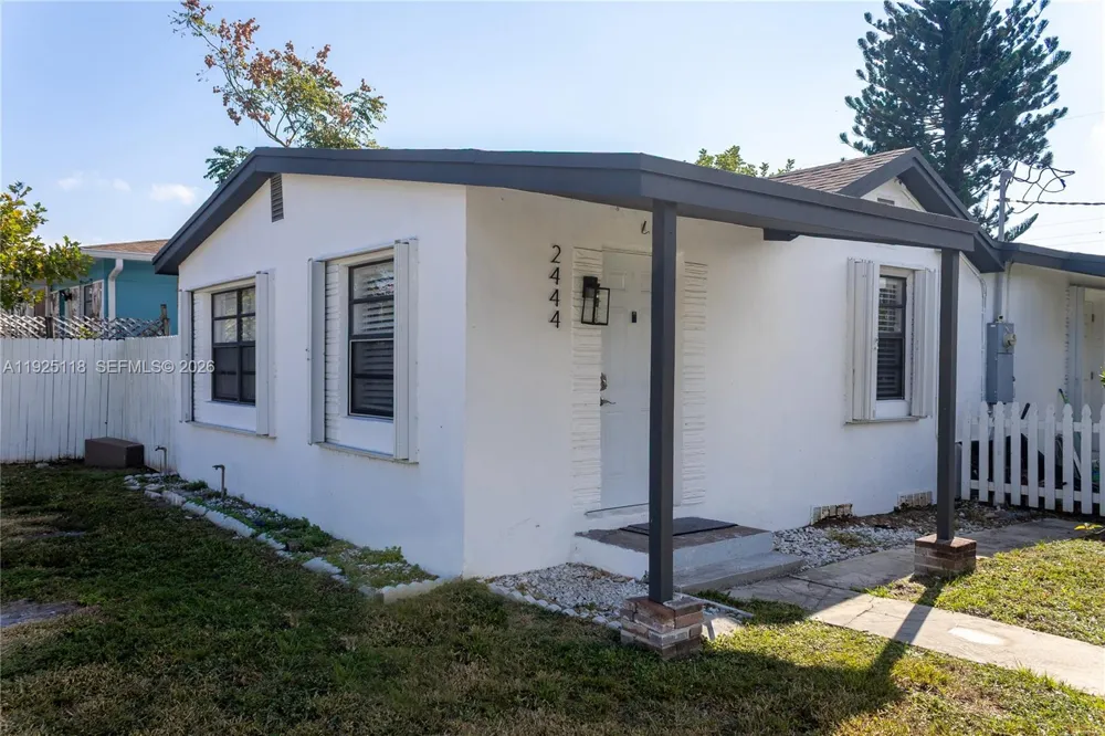 2444 Roosevelt St Hollywood, FL 33020