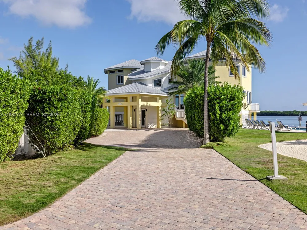 57 Garden Cove Dr Key Largo, FL 33037