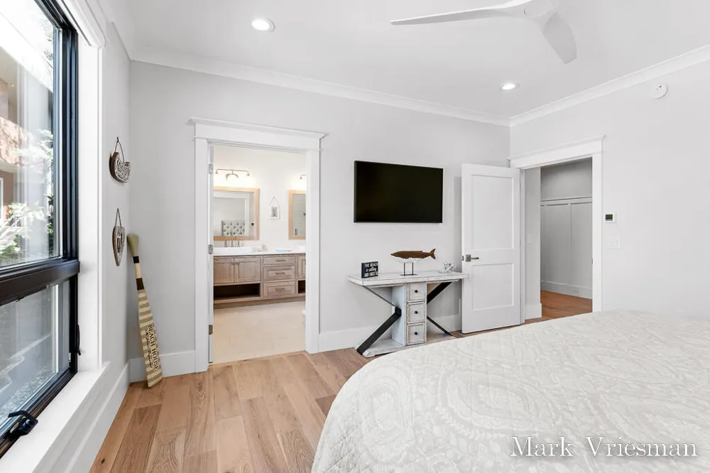 218 S Harbor Drive #201 Grand Haven City, MI 49417