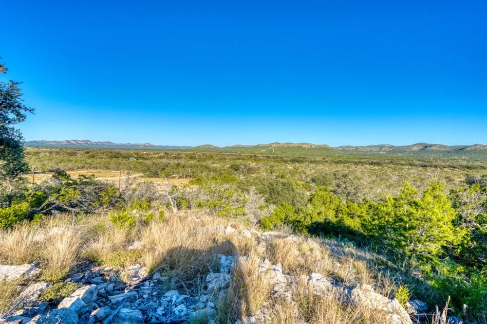 32901 Texas Hwy 55 Uvalde, TX 78801