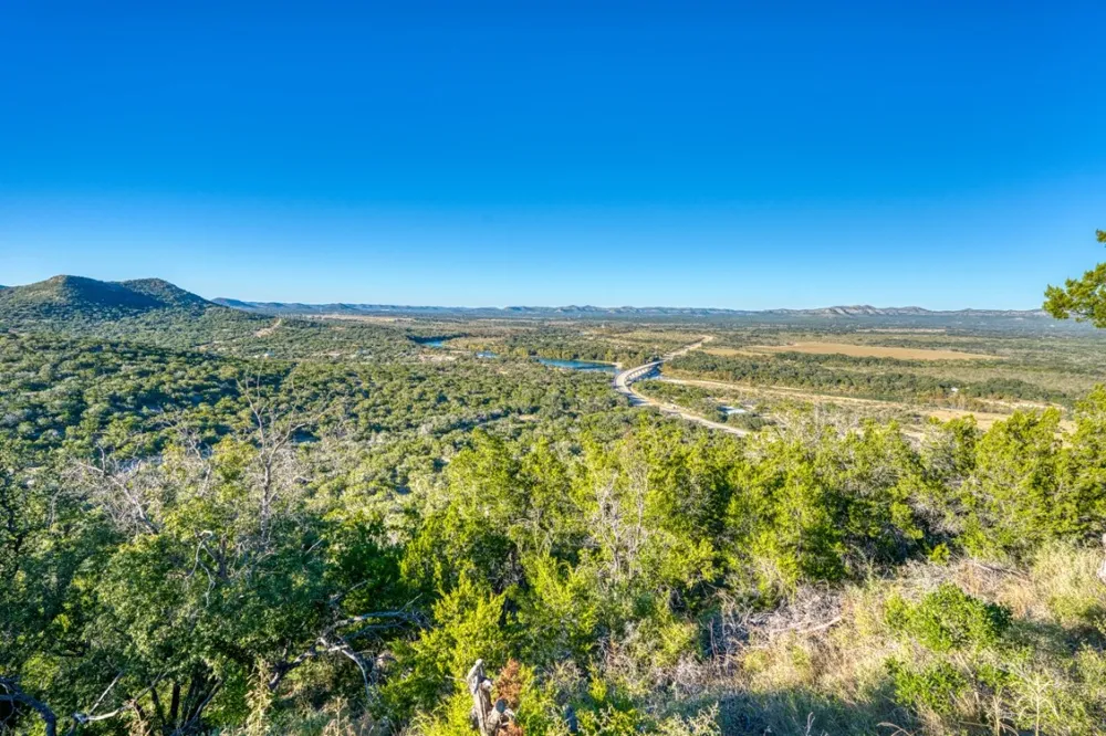 32901 Texas Hwy 55 Uvalde, TX 78801