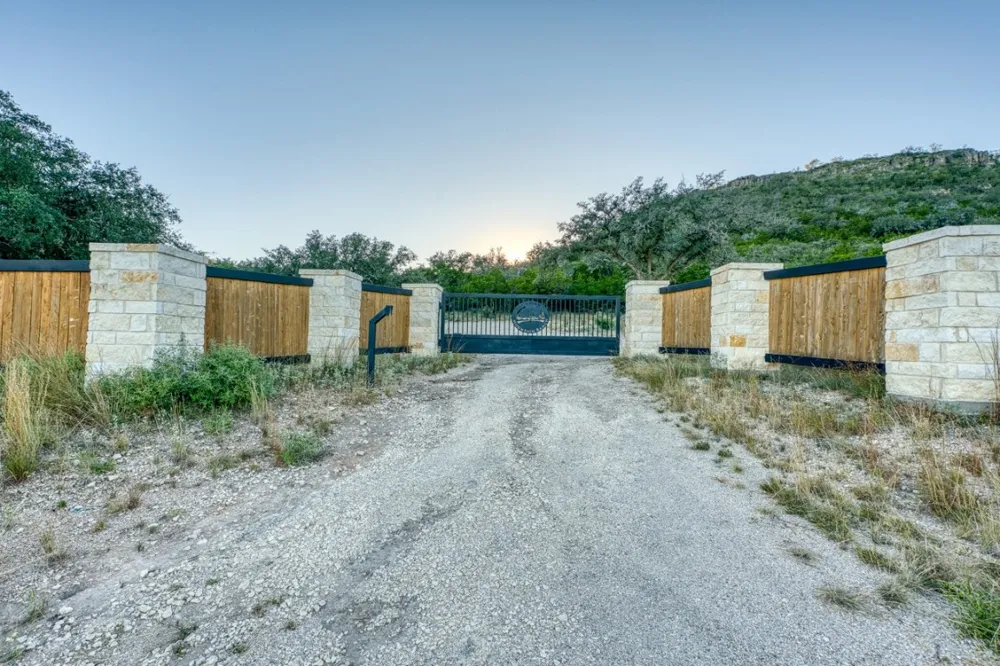 32901 Texas Hwy 55 Uvalde, TX 78801