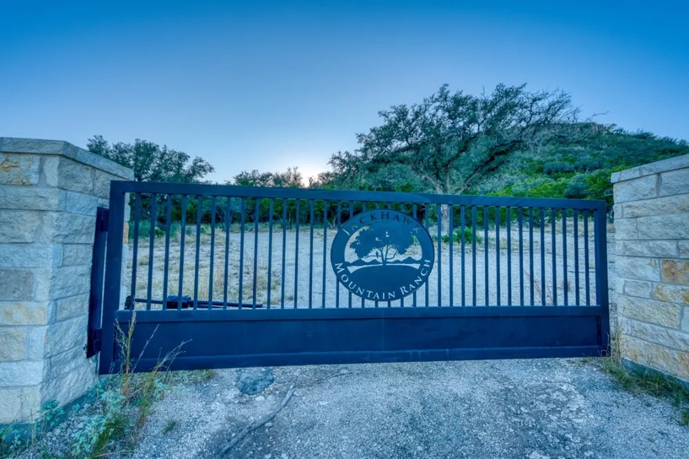 32901 Texas Hwy 55 Uvalde, TX 78801