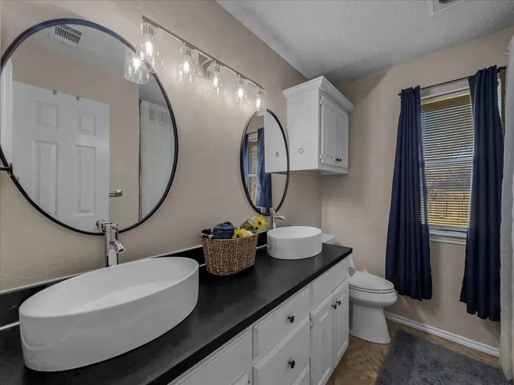 1821 Montauk Way DeSoto, TX 75115