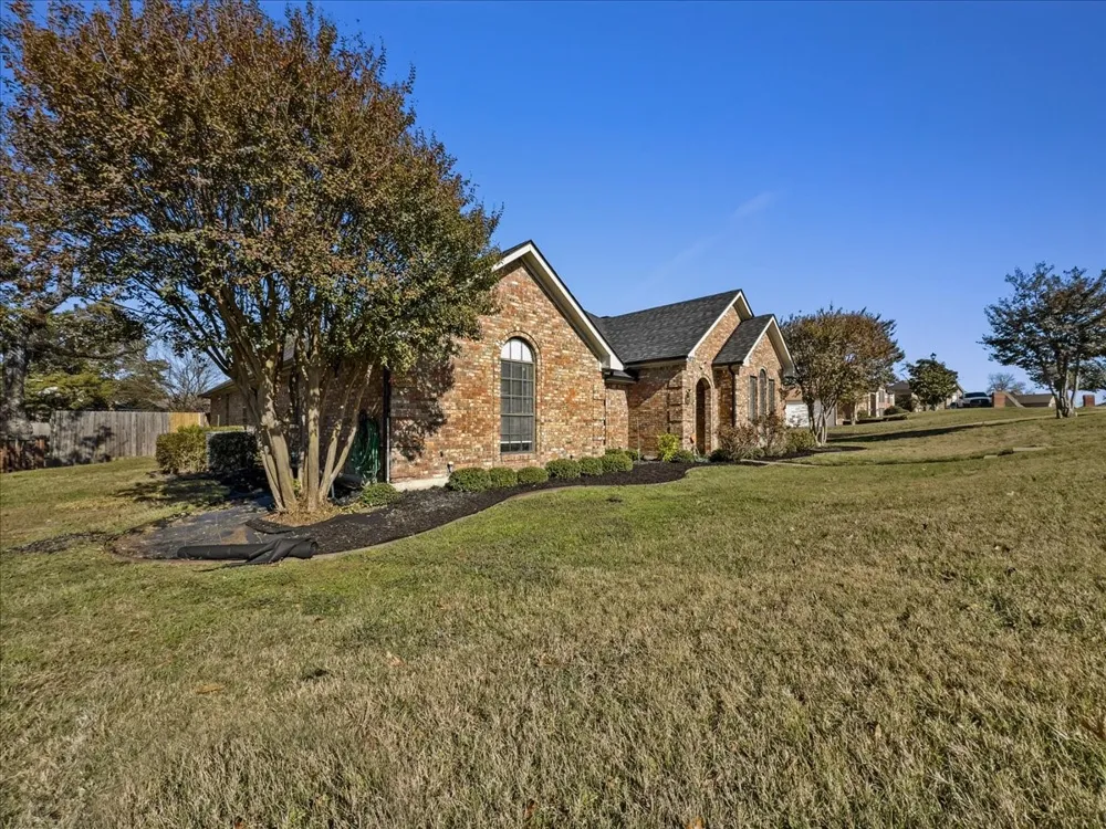 1821 Montauk Way DeSoto, TX 75115