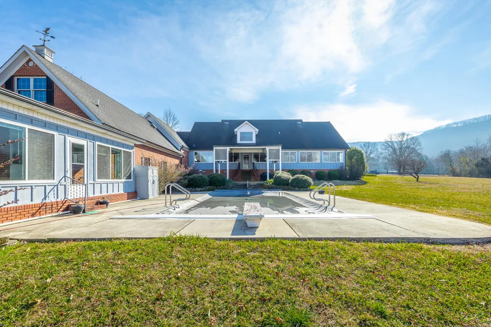 8121 Highway 156 South Pittsburg, TN 37380