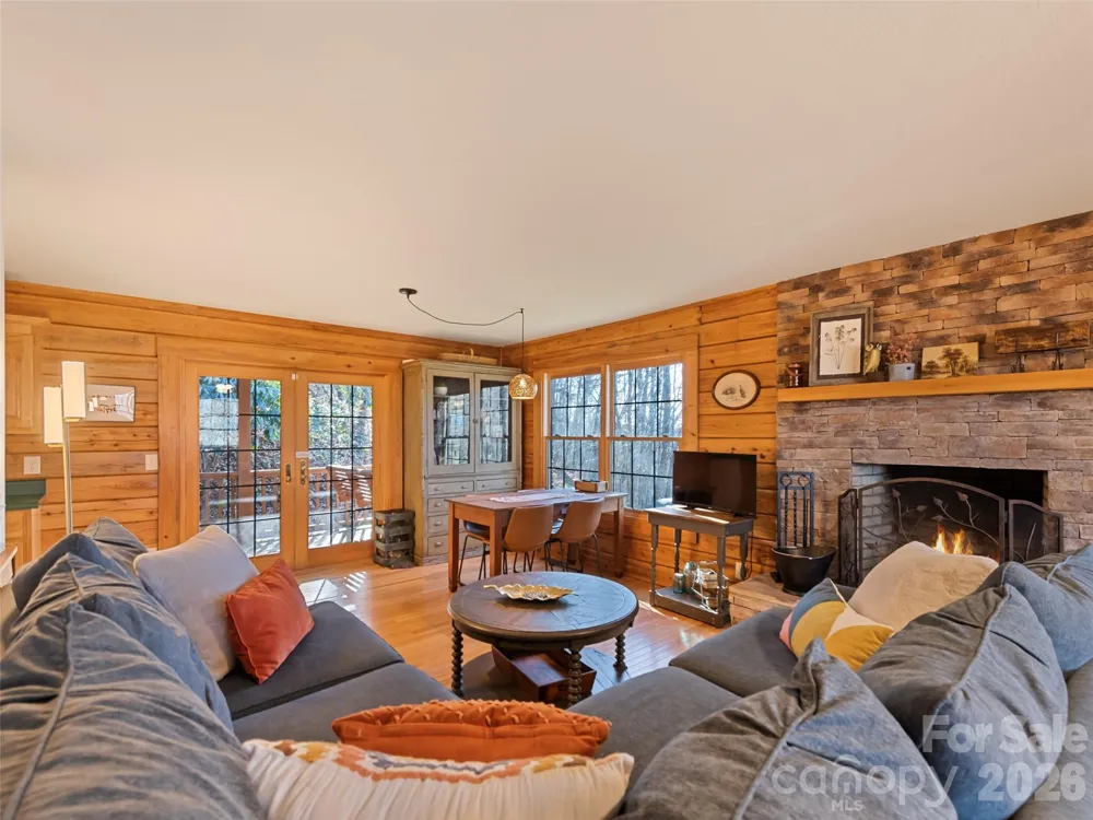171 Sharons Bluff Franklin, NC 28734