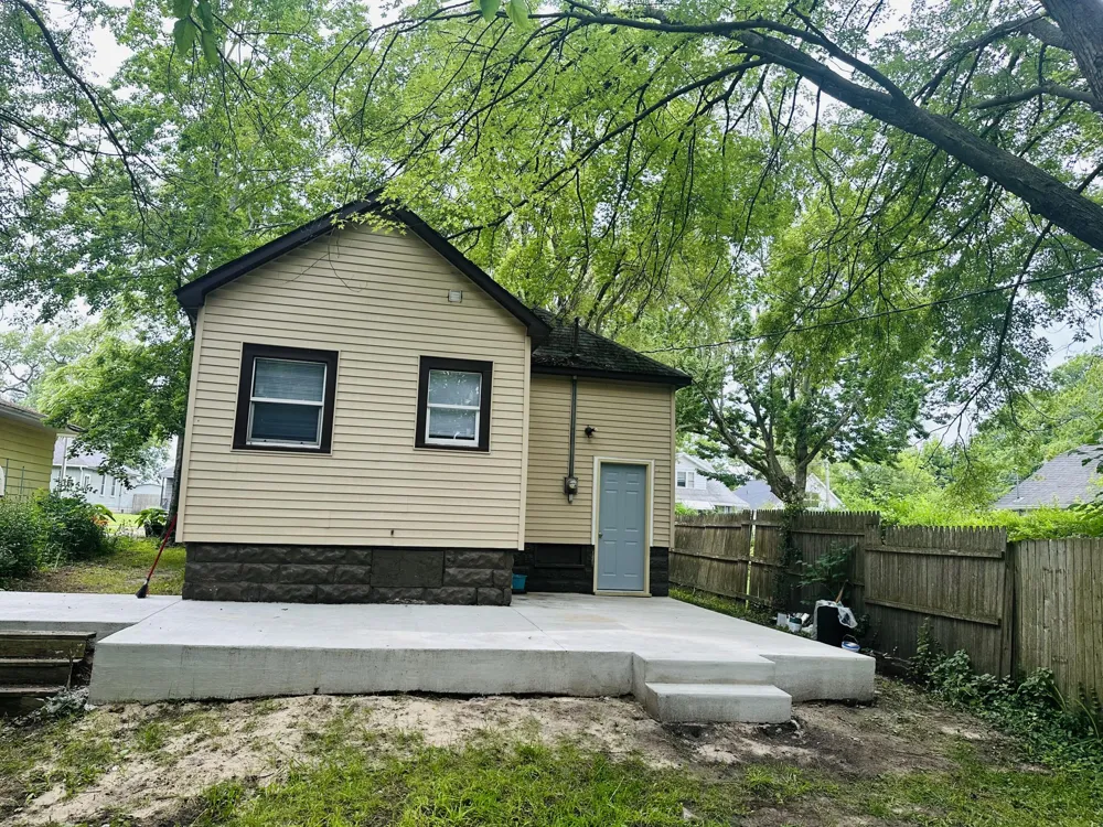 828 W Larch Avenue Muskegon, MI 49441