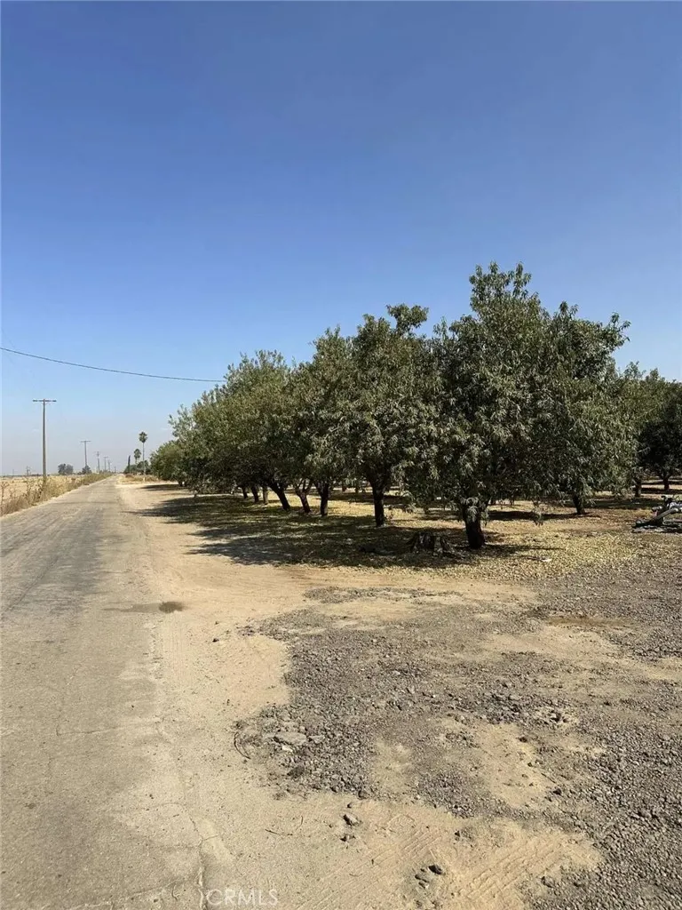 27726 Palm St Pixley, CA 93256
