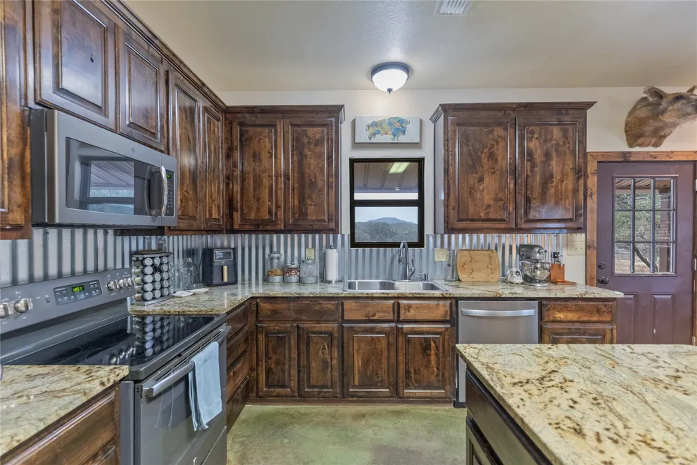 CR 290 Blackwell, TX 79506