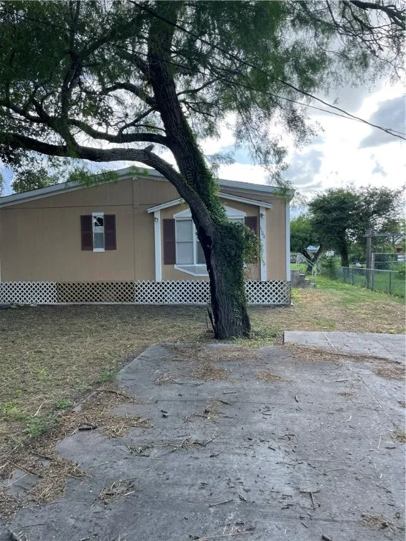 1100 Naranjo Street Sinton, TX 78387