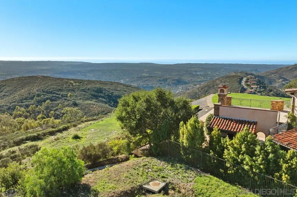 8737 Via Rancho Cielo Rancho Santa Fe, CA 92067
