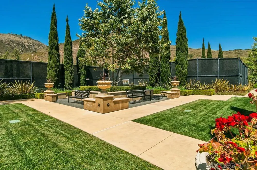 8737 Via Rancho Cielo Rancho Santa Fe, CA 92067