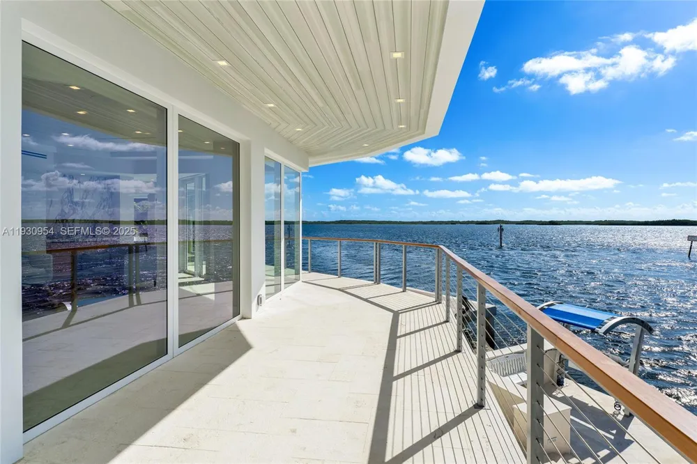 180 Pompano Dr Key Largo, FL 33037