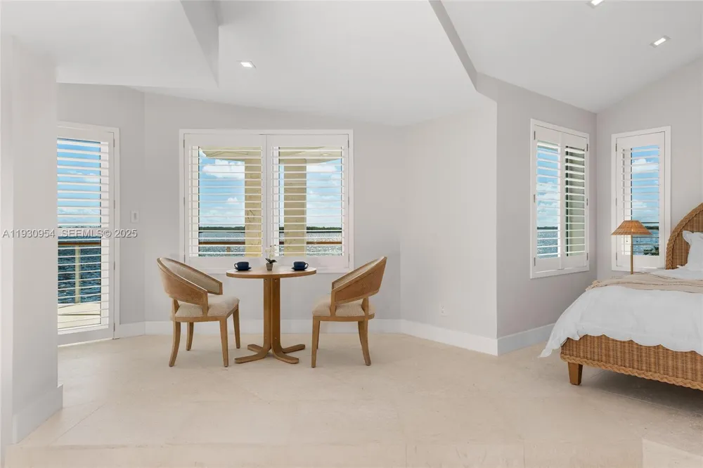 180 Pompano Dr Key Largo, FL 33037