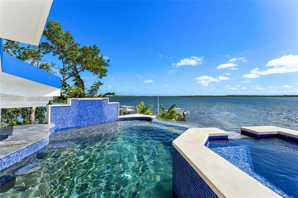 180 Pompano Dr Key Largo, FL 33037