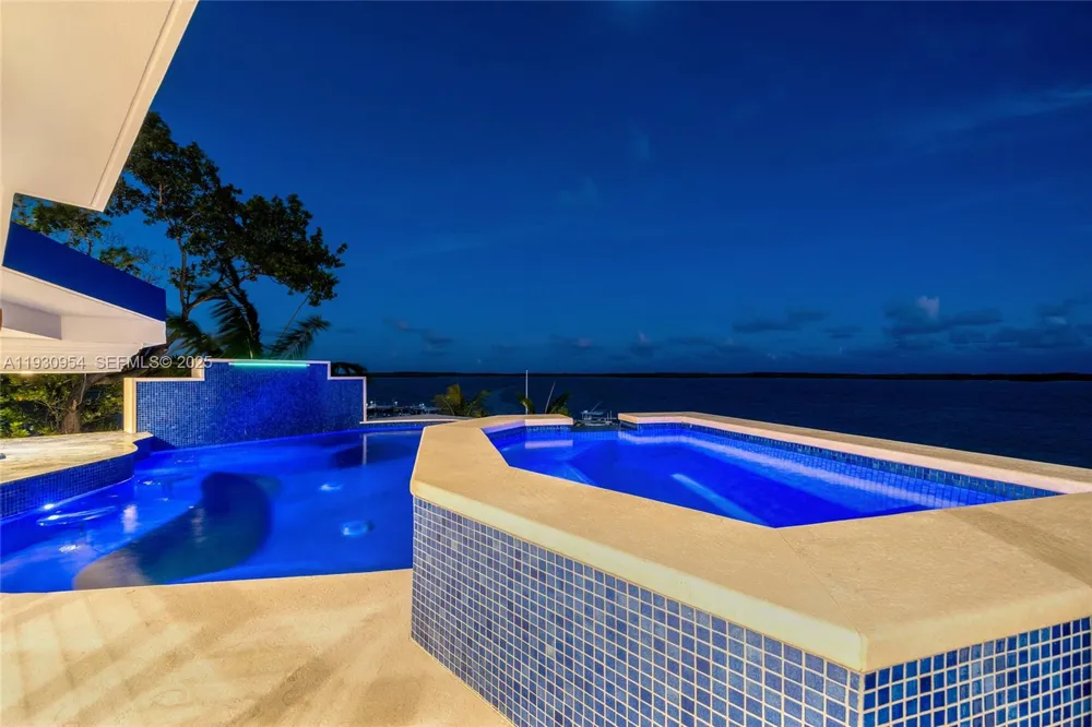180 Pompano Dr Key Largo, FL 33037