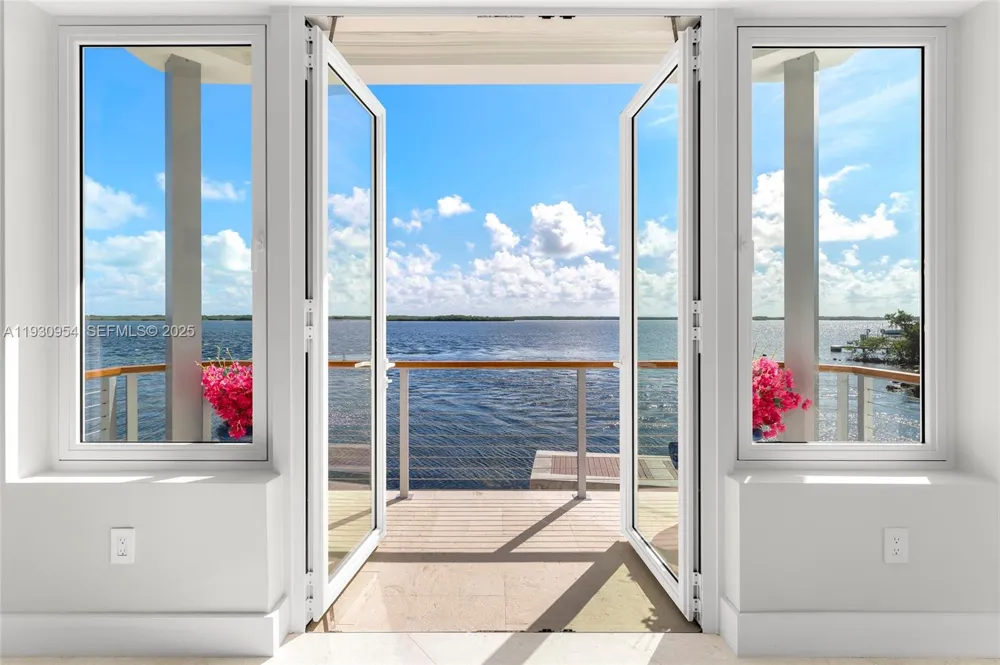180 Pompano Dr Key Largo, FL 33037