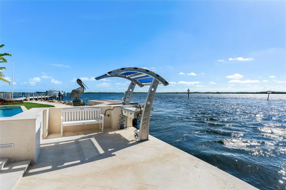 180 Pompano Dr Key Largo, FL 33037