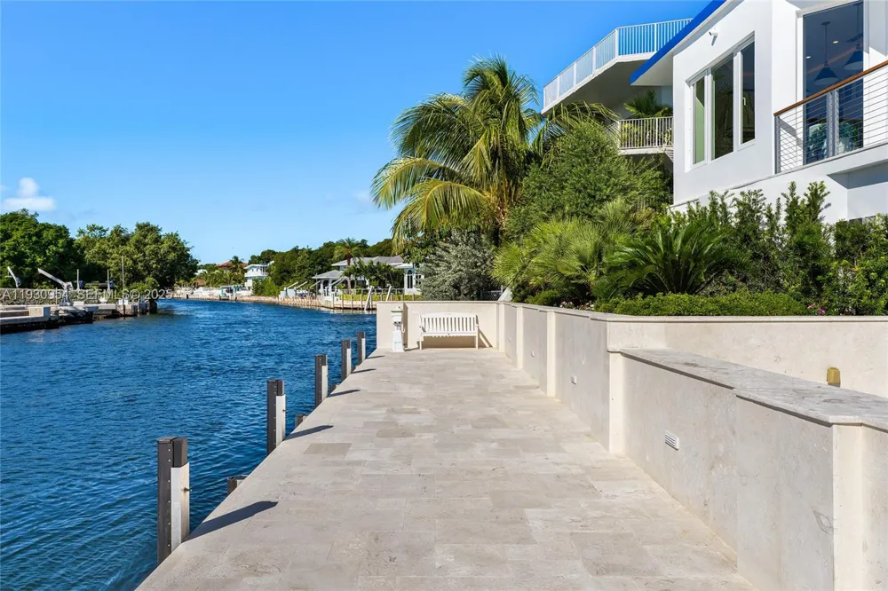 180 Pompano Dr Key Largo, FL 33037