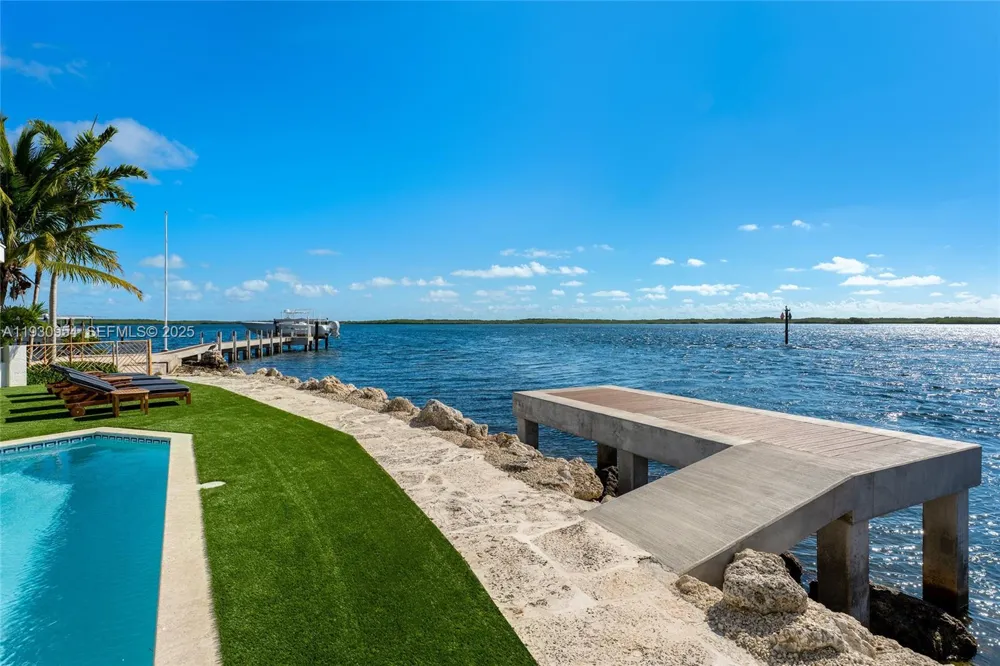 180 Pompano Dr Key Largo, FL 33037