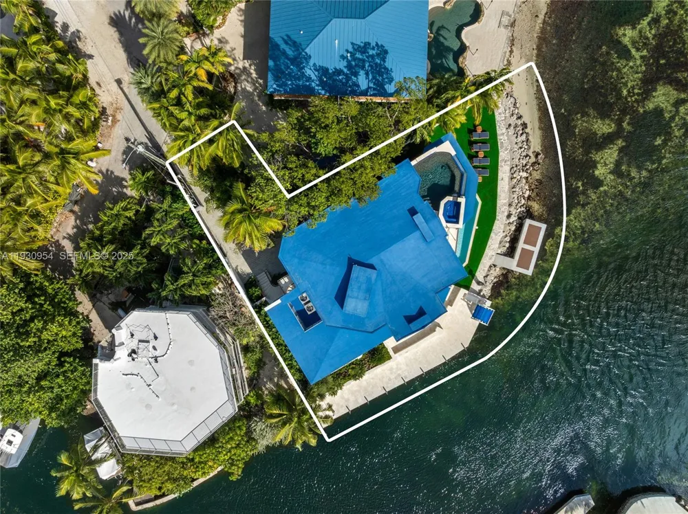 180 Pompano Dr Key Largo, FL 33037