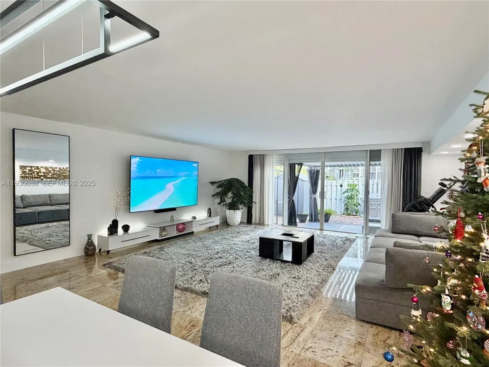 934 NE 27th Ave Hallandale Beach, FL 33009