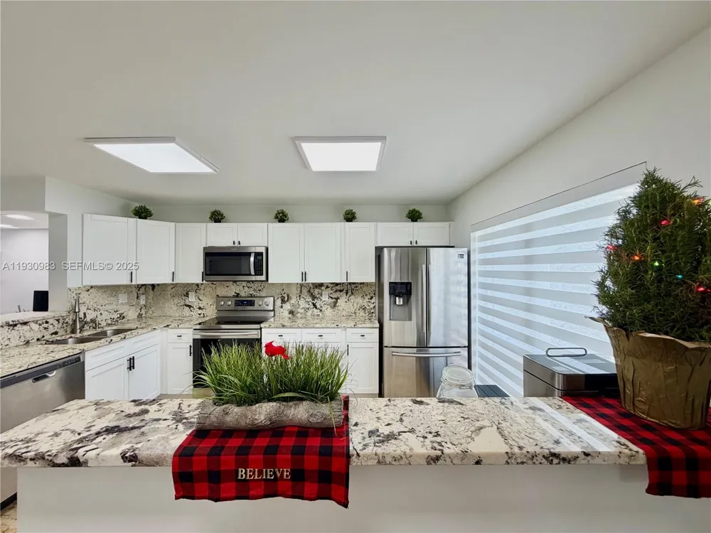 934 NE 27th Ave Hallandale Beach, FL 33009