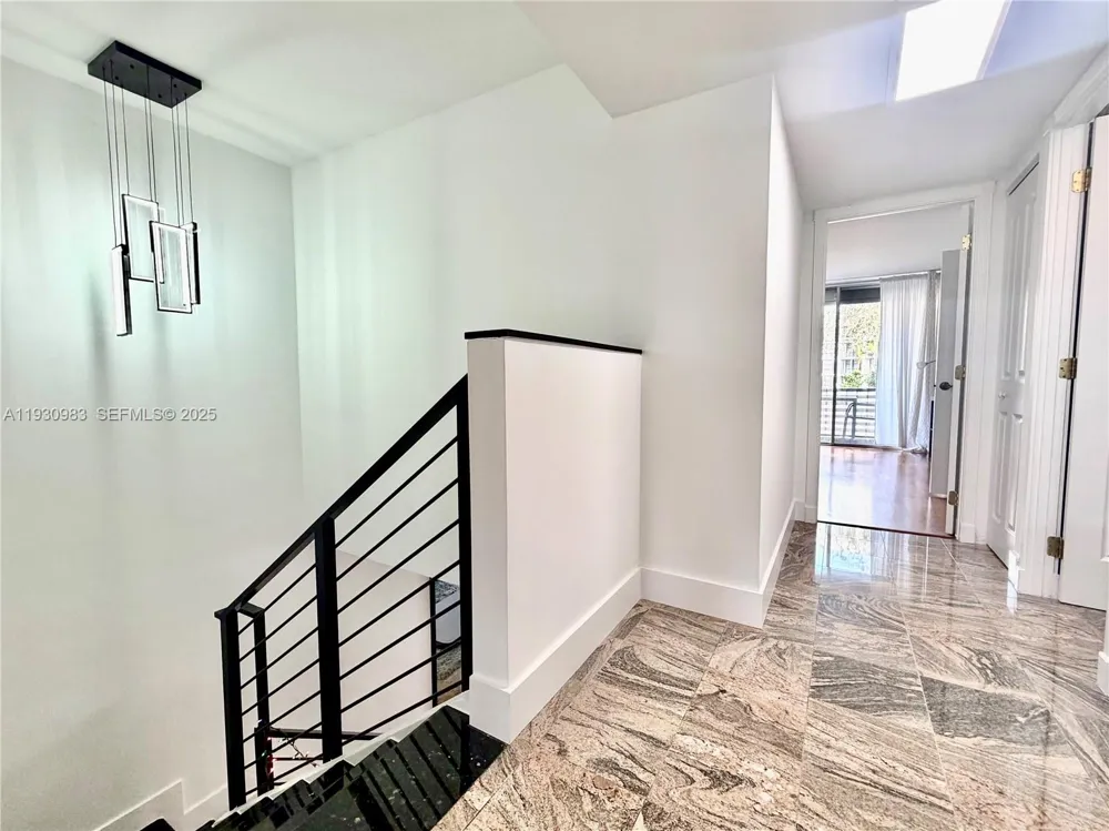 934 NE 27th Ave Hallandale Beach, FL 33009